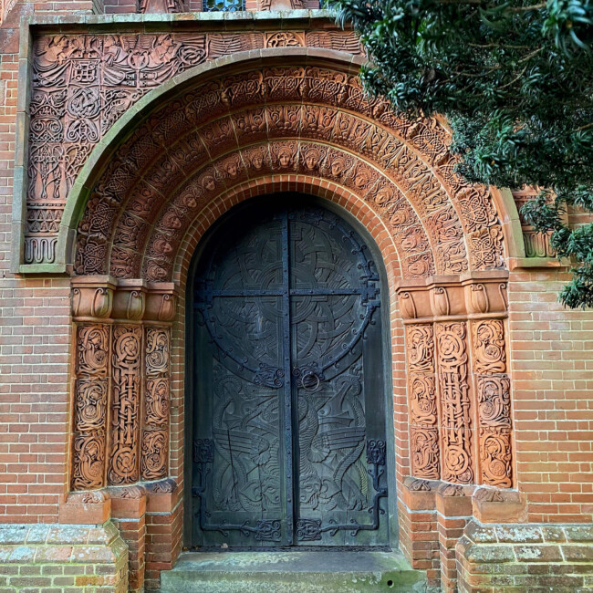 Porte sculptée
