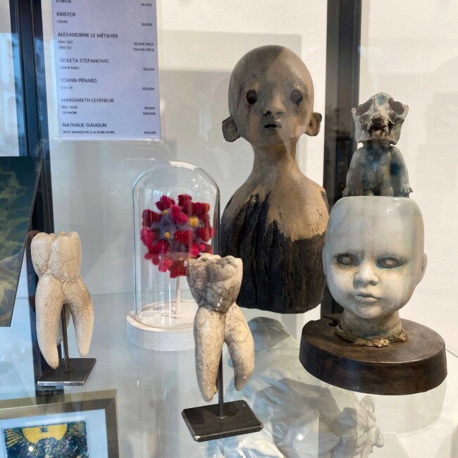 Céramiques et œuvres de Nathalie Gauglin, Kristof, Yoann Pénard et Alexandrine Le Métayer.