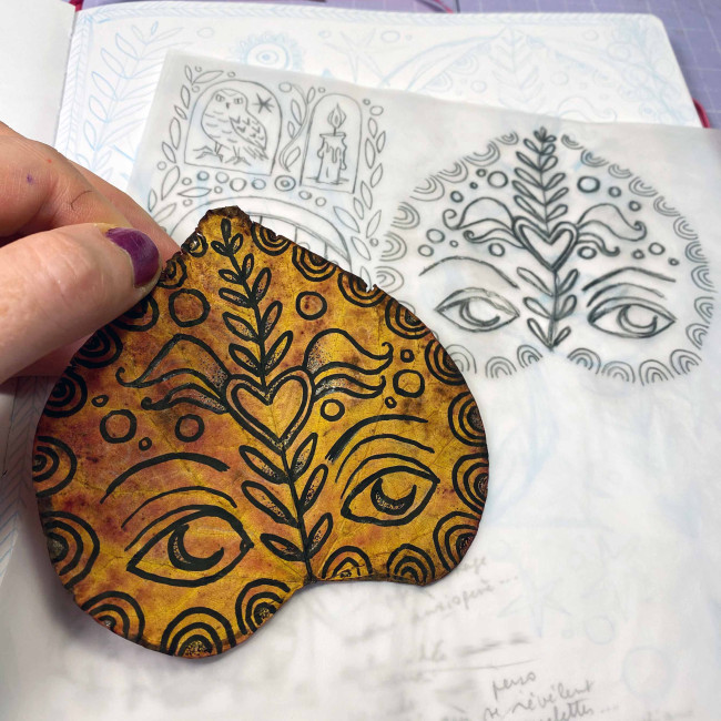 Dessin sur feuille d’arbre
