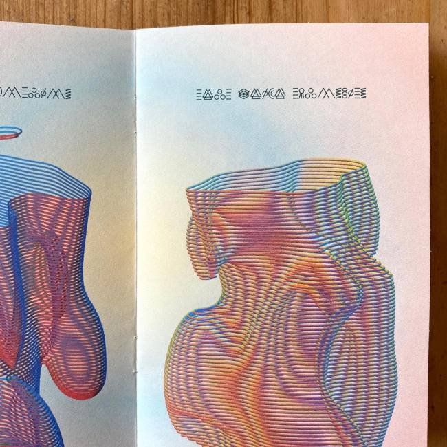 Fascicule contenant des illustrations vectorielles arc-en-ciel, surmontées par des glyphes abstraites.