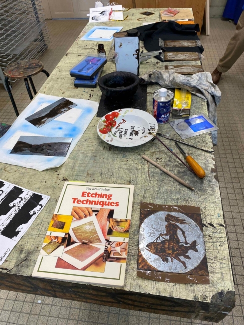 Joyeux boxon au cours de gravure