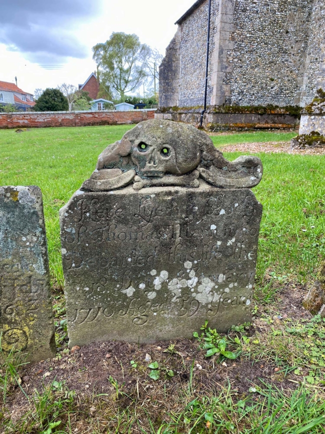 Vue d'ensemble de la tombe