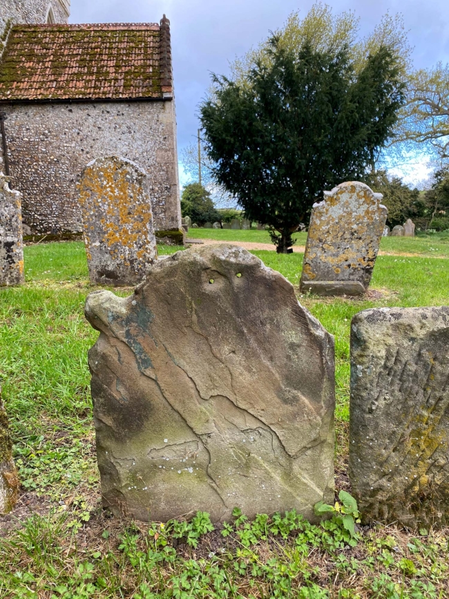 Vue arrière de la tombe
